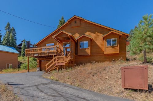 11550 Rhineland Ave, Truckee CA 96161-7070 exterior