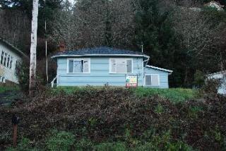 402 Elm Ave, Winchester Bay, OR 97467-1514