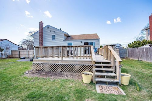 733 Tanglewood Rd, West Islip, NY 11795-3523