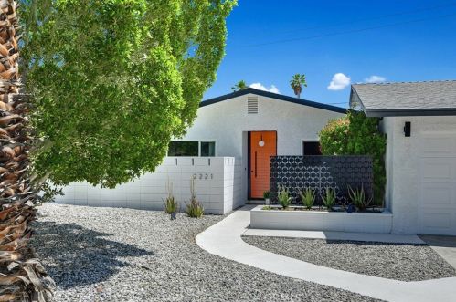 2221 Francis Dr, Palm Springs CA  92262-2553 exterior