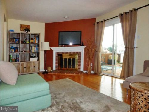 801 Beacon Ct, Lansdale, PA 19446-6389