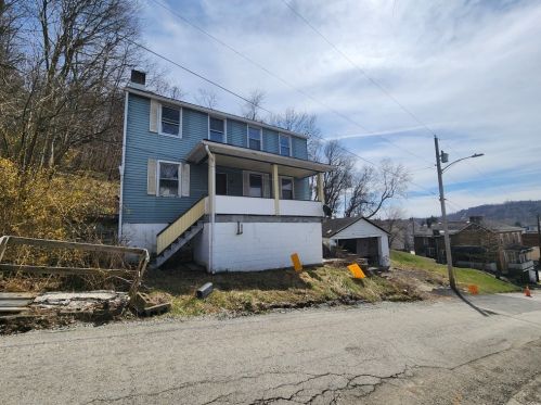 6 4th St, West Newton, PA 15089-1706