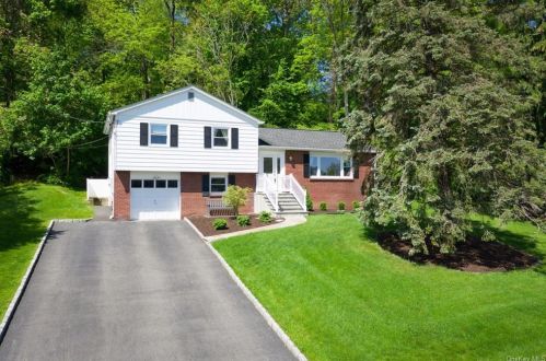 635 Cardinal Rd, Cortlandt Manor, NY 10567-5201