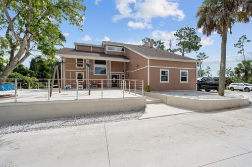 3240 63rd St, Naples, FL 34105-7347