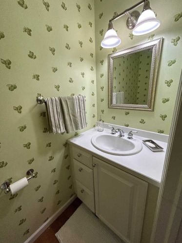 7 Heathbrook Dr, Poughkeepsie NY  12603-4805 exterior