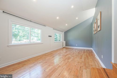 404 Maple Ave, Camden NJ  08109-2021 exterior