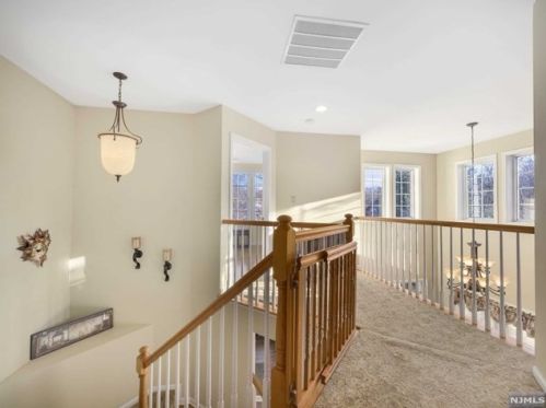 5 River Dell, Oakland NJ  07436-2302 exterior