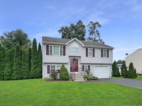 88 Village Green Dr, New Britain, CT 06053-2660