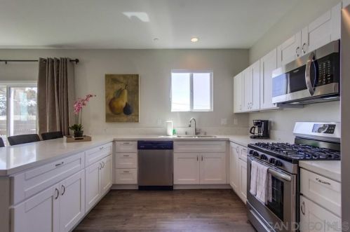 1261 Goshen St, San Diego CA 92110-1403 exterior