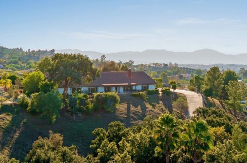 39386 Chaparral Dr, Temecula CA  92592-8822 exterior