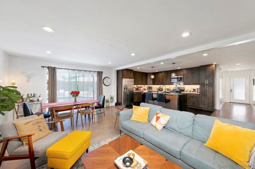 5702 Bakewell St, San Diego CA 92117-4044 exterior