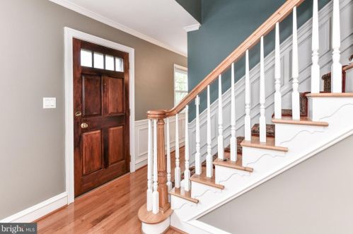 3027 Crane Dr, Falls Church VA  22042-3004 exterior