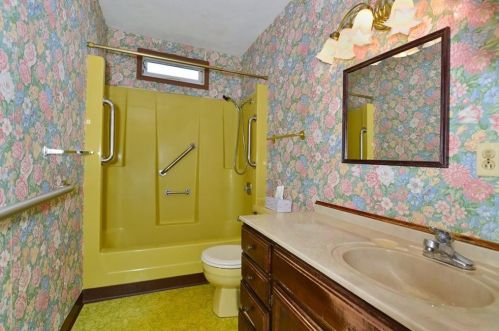 23 Rosemont Ave, Cumberland RI  02864-7518 exterior