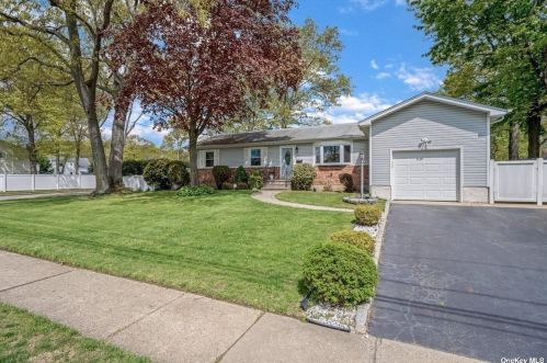 191 Adams St, Deer Park, NY 11729-3027