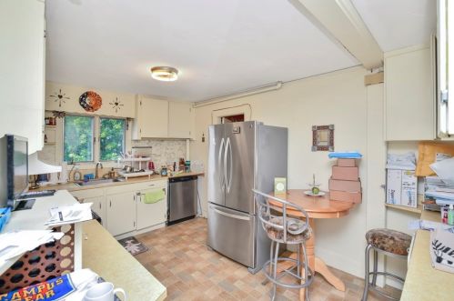 291 St, Dedham MA 02026-2044 exterior