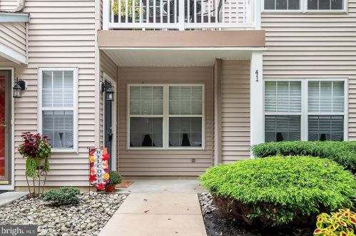 41 Crestmont Dr, West Deptford NJ  08051-2159 exterior