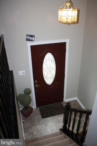 155 Independence Dr, Yardley, PA 19067-4910