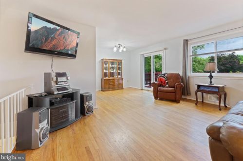 8813 Sylvania St, Lorton VA  22079-1612 exterior