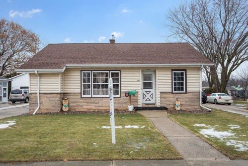 120 Dewey St, Brillion, WI 54110-1007
