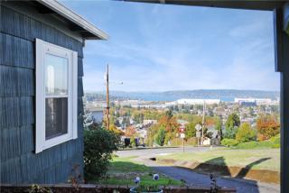 500 Renton Ave, Seattle WA  98118-1932 exterior