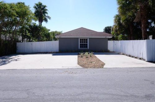 620 Oak St, Boynton Beach FL  33435-2807 exterior