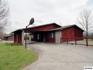 329 Apple Valley Rd, Pigeon Forge TN  37862-5409 exterior