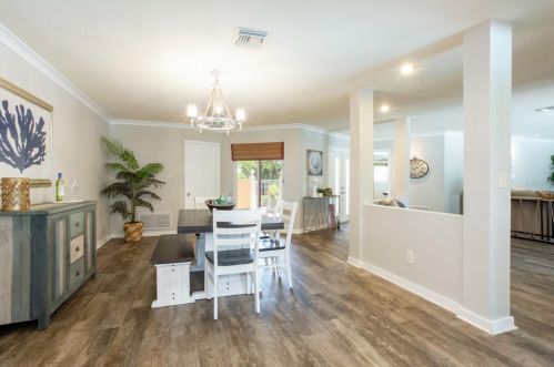 12050 4 St, Saint Petersburg FL  33706-4426 exterior