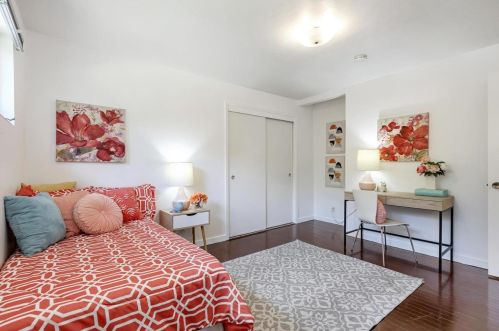 1438 Miramonte Ave, Los Altos CA 94024-5640 exterior