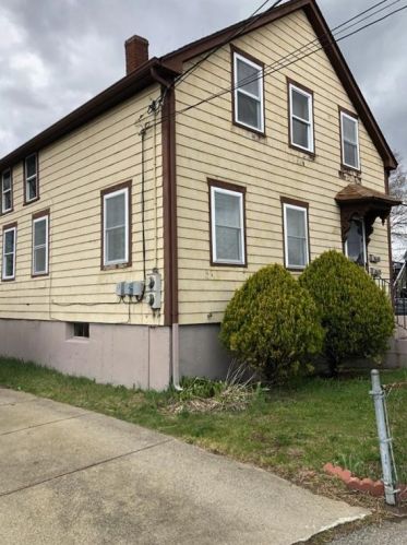180 Market St, Warren, RI 02885-2608