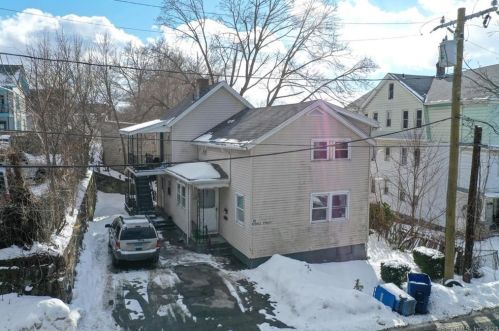 15 Middle St, Waterbury CT  06706-2043 exterior