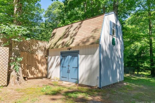 73 Notch Rd, Manchester CT  06043-7421 exterior