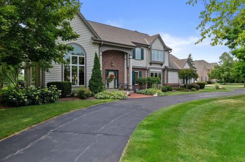 9009 Daventry Rd, Thiensville, WI 53097-3451
