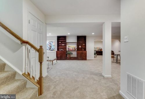 11 Broad Way, Lovettsville VA  20180-8608 exterior