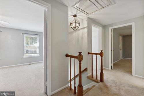 11831 Parliament Dr, Woodbridge VA  22192-1006 exterior