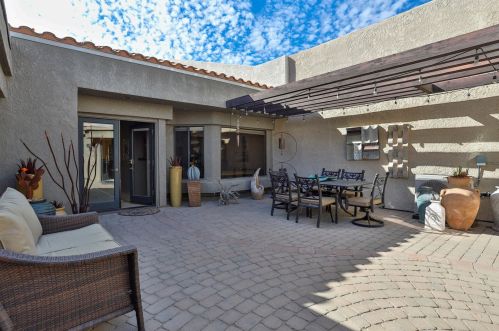 49503 Avenida Vista Bonita, La Quinta CA  92253-2537 exterior