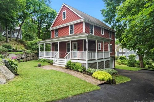 51 School St, Groton, CT 06340-3909