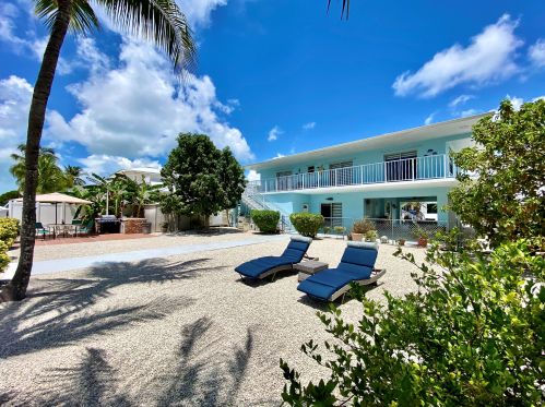 392 Laguna Ave, Key Largo, FL 33037-4340