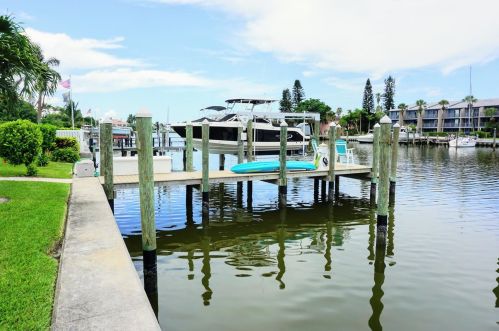 11870 4th St, Saint Petersburg, FL 33706-4410