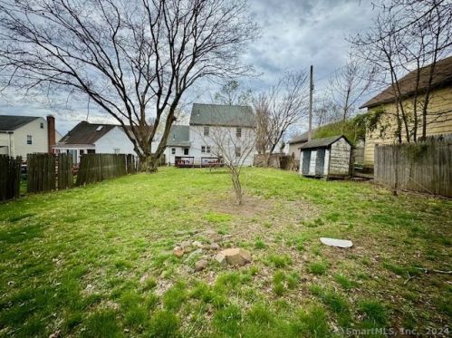 124 Ansonia St, Hartford CT  06106-4002 exterior