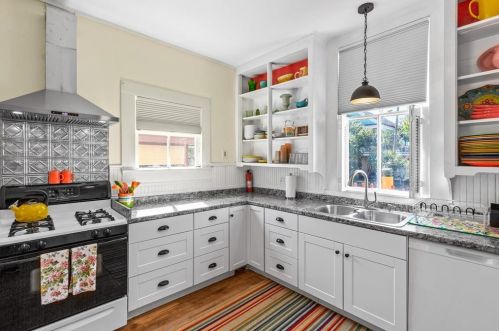 2927 Bernardo De Galvez Ave, Galveston TX 77550 exterior