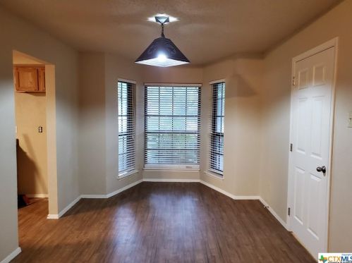 245 Lone Oak St, Seguin TX  78155-7435 exterior