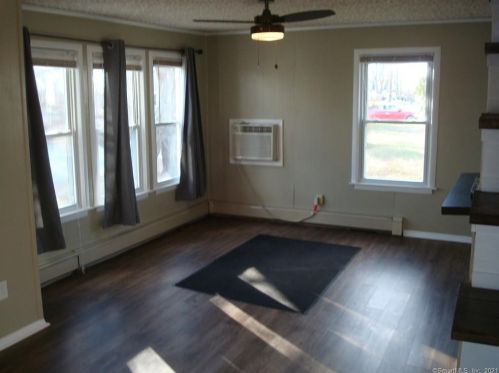 13 Riverview Ave, Groton CT 06340-3513 exterior