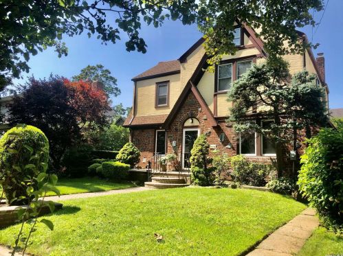23 Derby Ave, Cedarhurst, NY 11516-1709