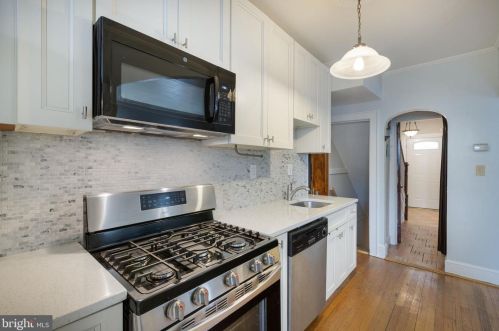 556 25th Pl, Washington, DC 20002-4820