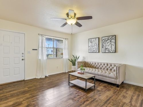 502 1st St, Uhland TX  78640-9440 exterior
