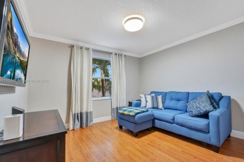 3163 176 Ter, Hollywood FL 33029-5608 exterior