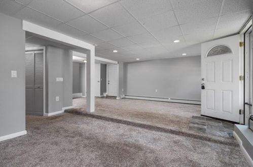 6 Kennedy Dr, Coventry RI 02816-5214 exterior