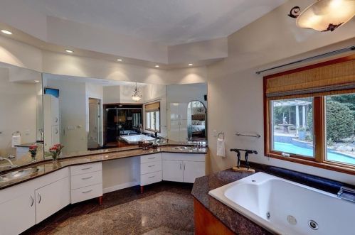 1 Morning Star Ct, Lincoln RI  02865-4586 exterior