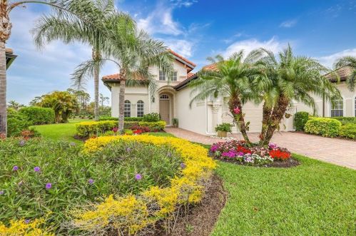7807 Valencia Ct, Naples, FL 34113-3186