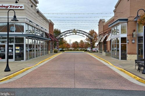 7204 Little Thames Dr, Gainesville VA  20155-4021 exterior